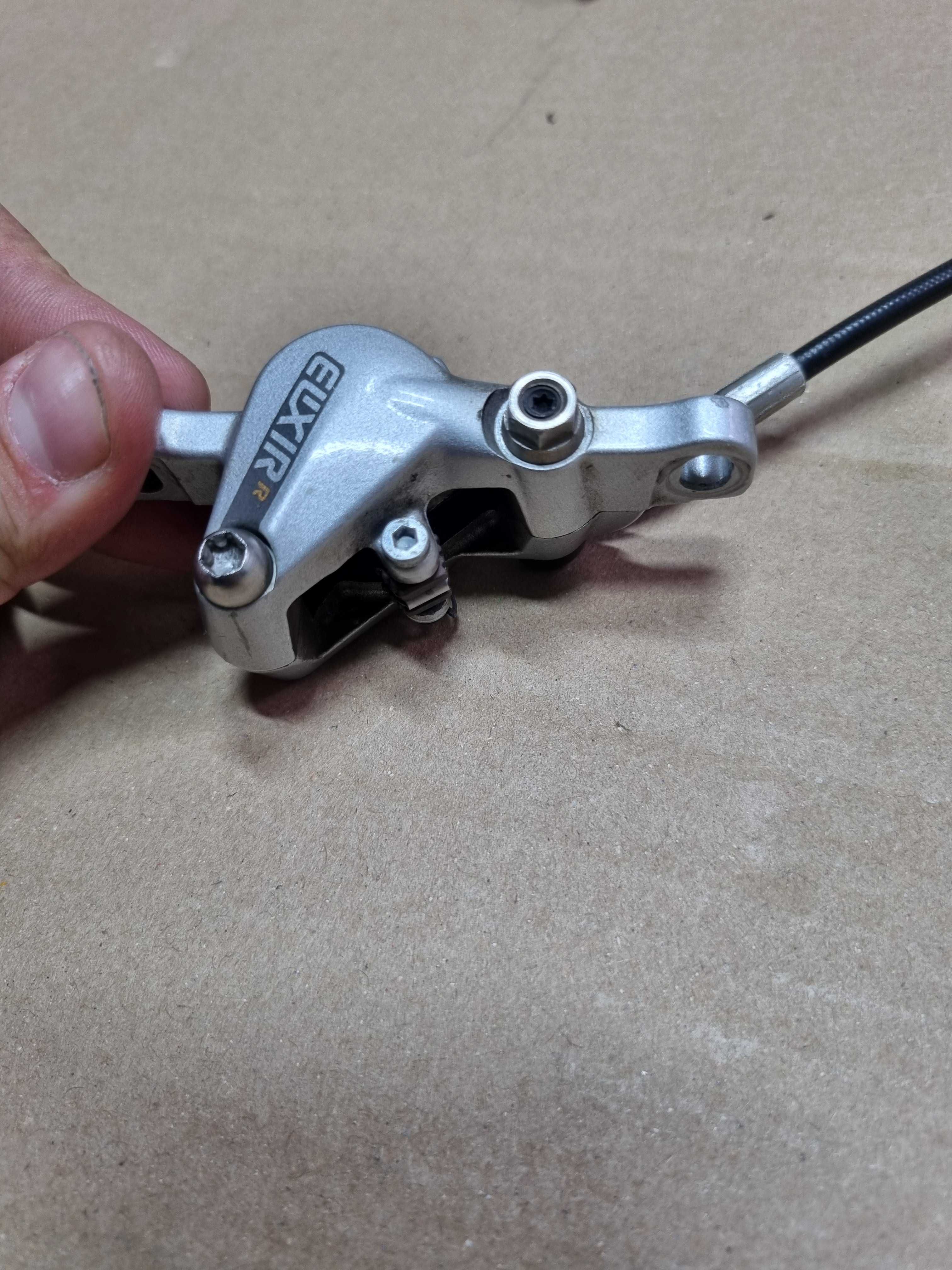 Hamulce hydrauliczne Avid Elixir R plus manetki Sram X-9