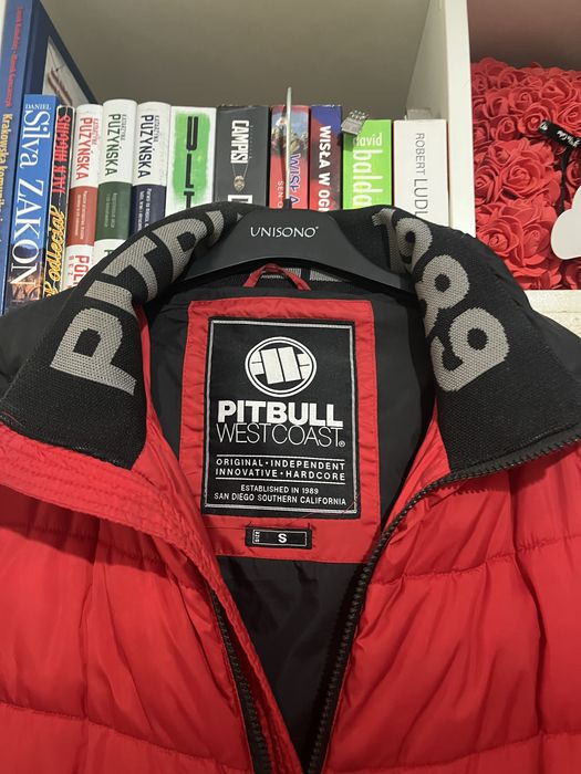 Czerwona kurtka PitBull
