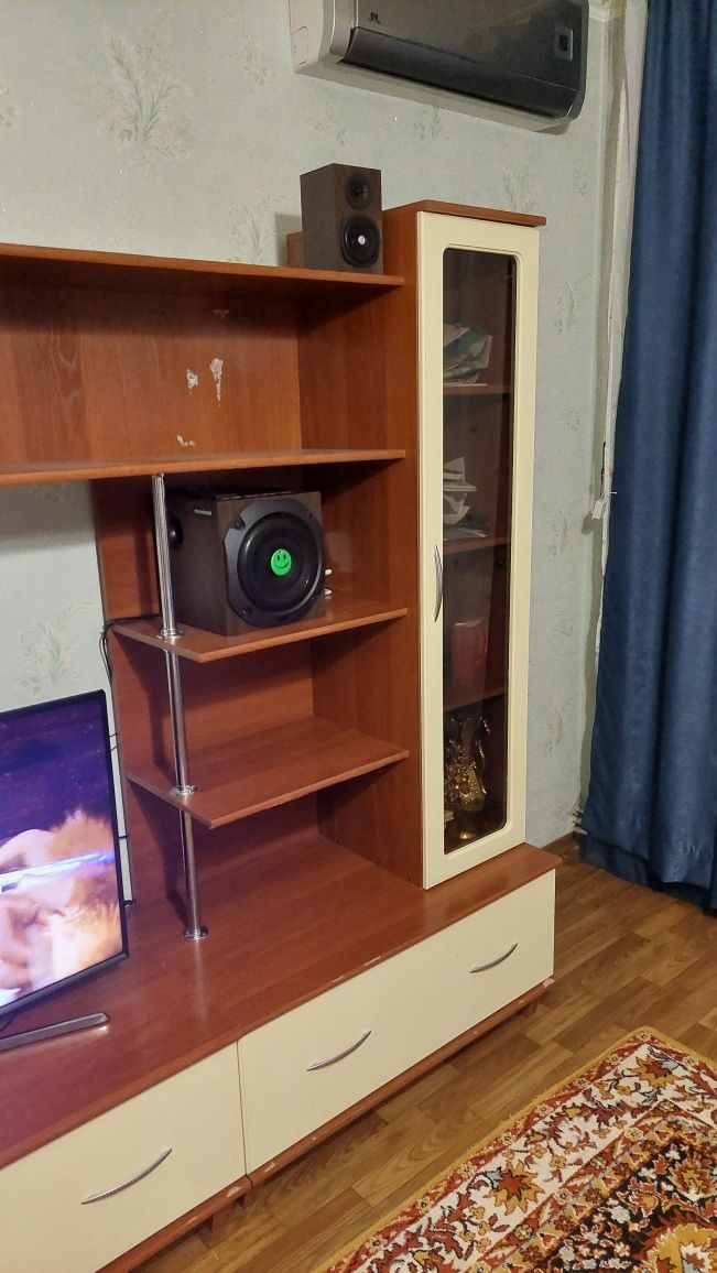 Продам стенку, длина 3 метра.