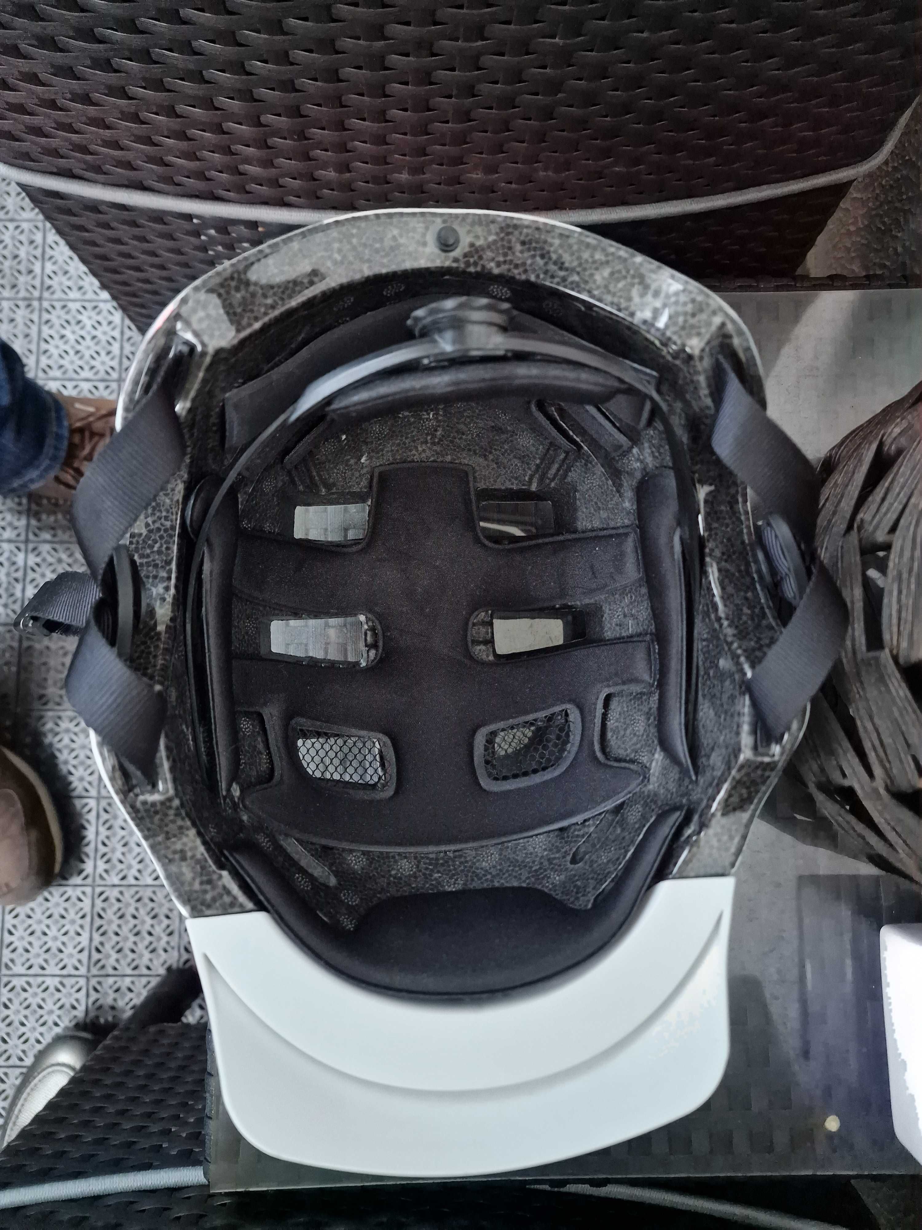 Capacete inteligente SmartGyro com luz de travagem automática
