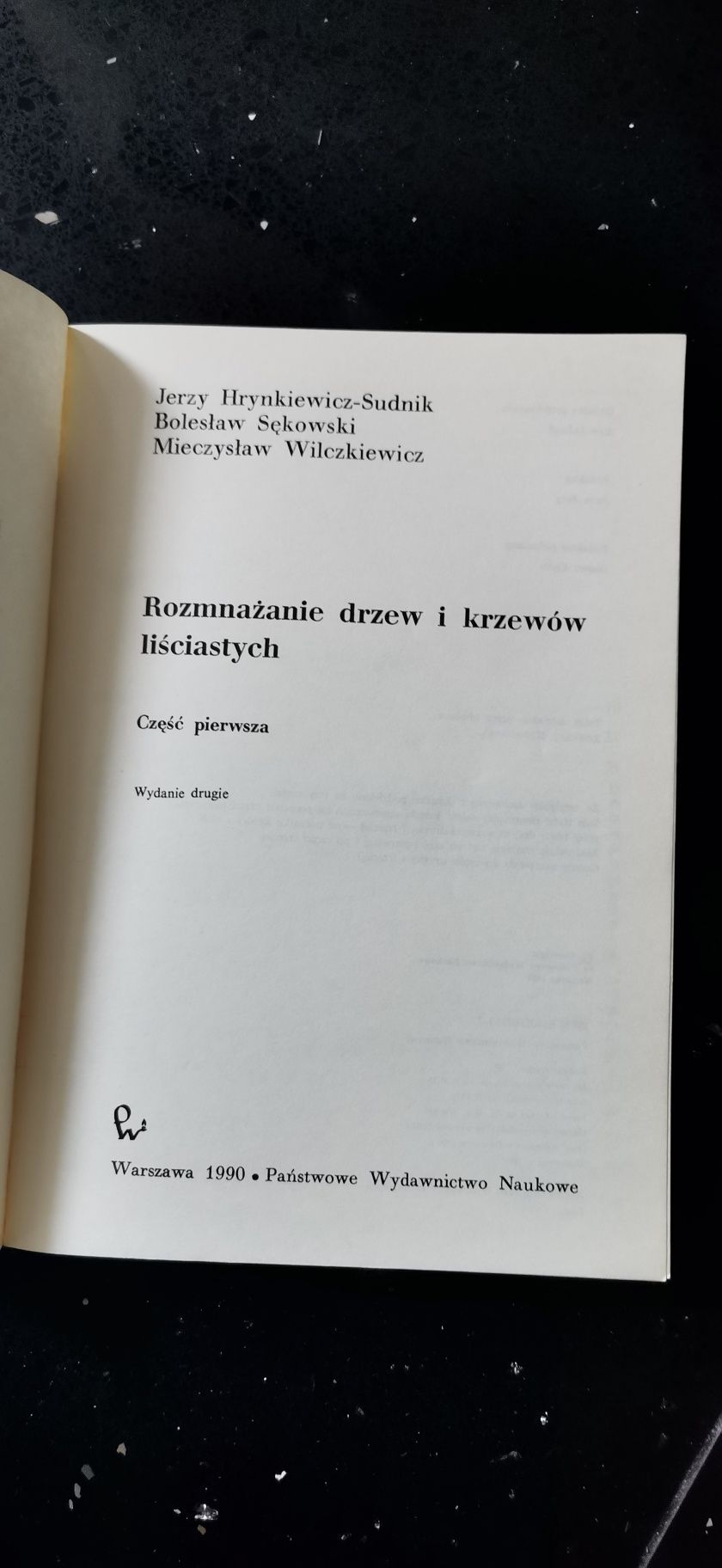 Rozmnażanie drzew i krzewów liściastych Hrynkiewicz Sudnik Sękowski