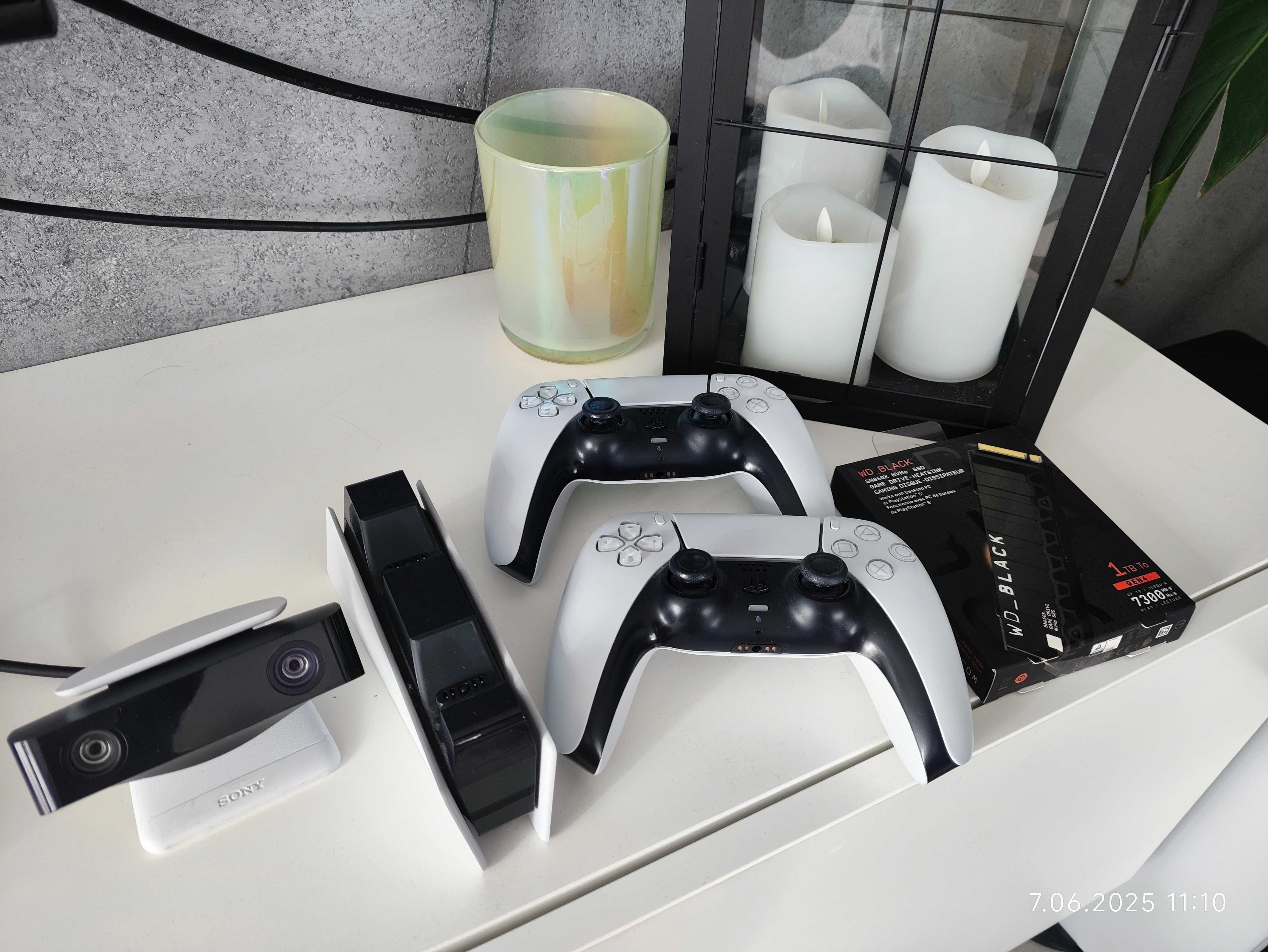 Ps5, dwa pady, kamera, stacja dokująca, dodatkowy dysk