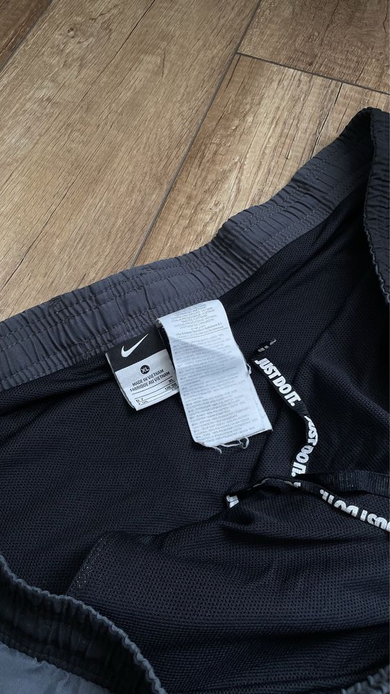 Нейлонові шорти Nike