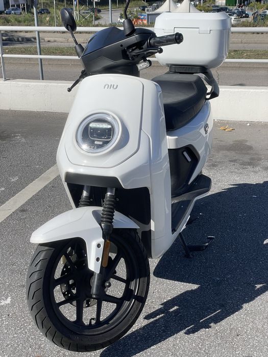 Aluguer moto UberEats 125 Aluguel de motos.