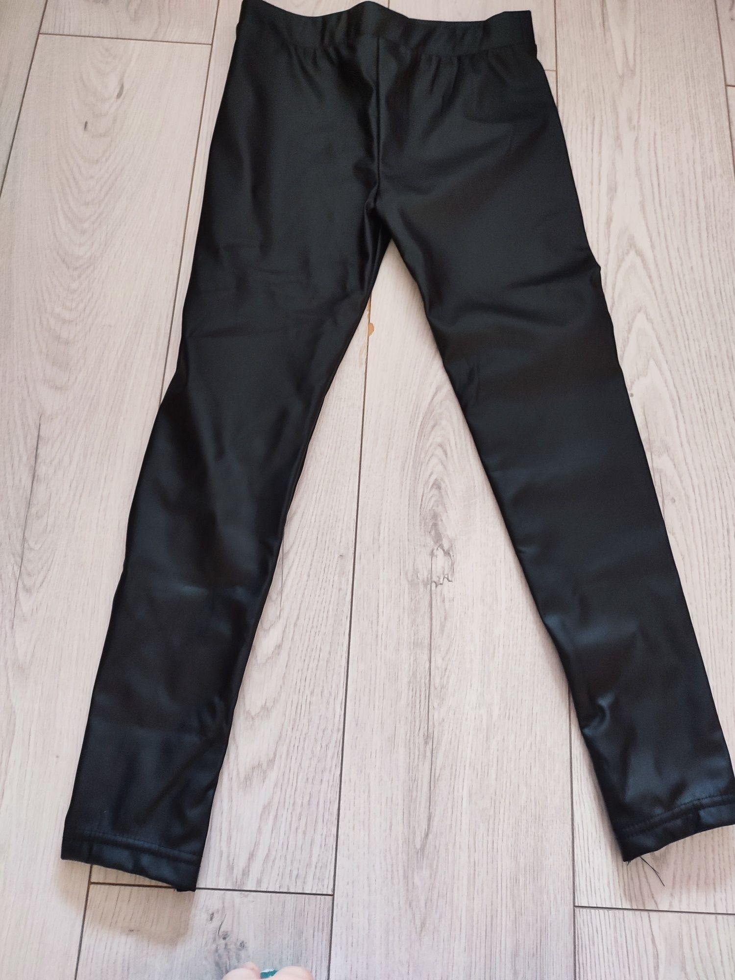Spodnie legginsy skórka Primark 128