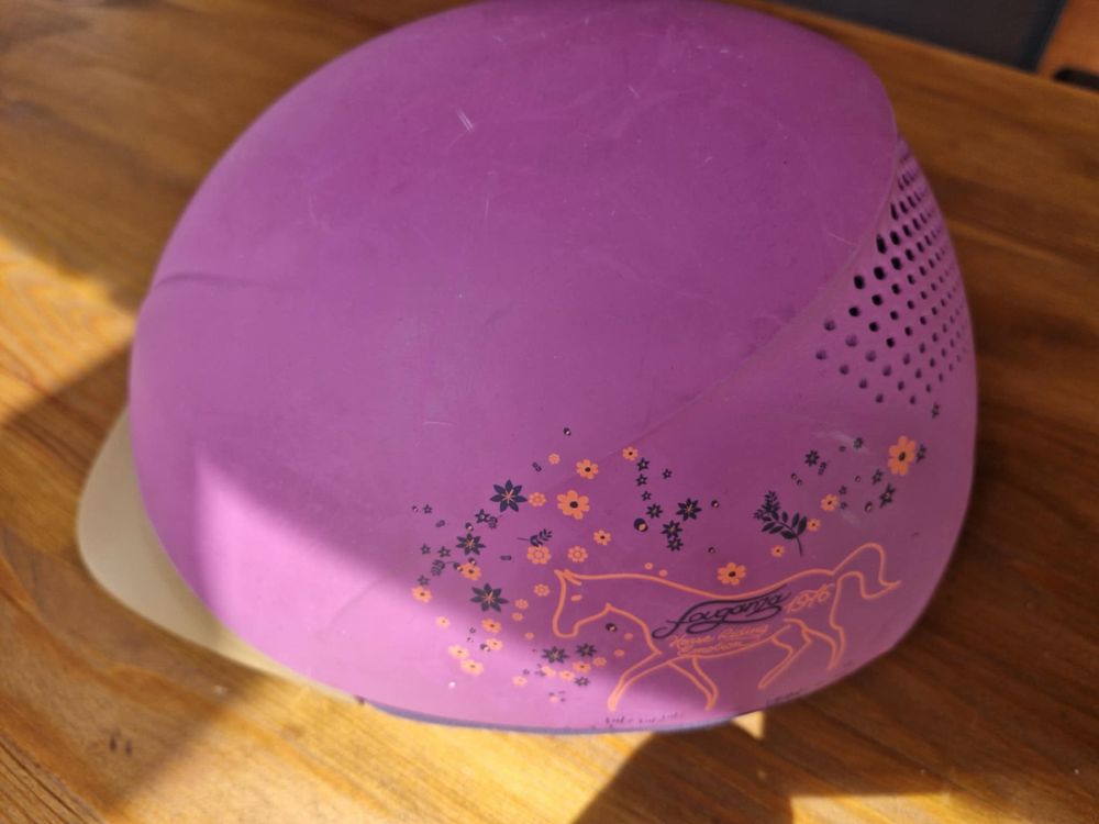 Dziecięcy kask jeździecki