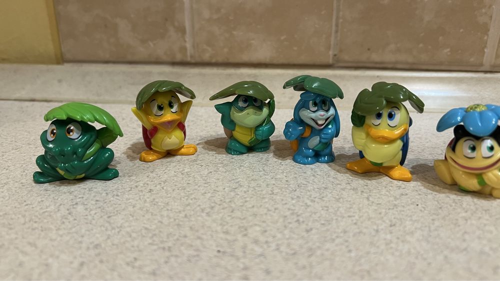 Тваринки під листочками кіндер іграшки фігурки