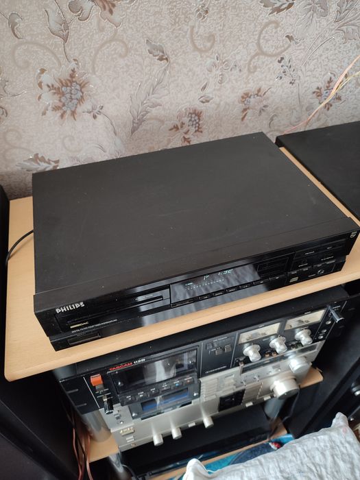 CD плеер philips CD604.