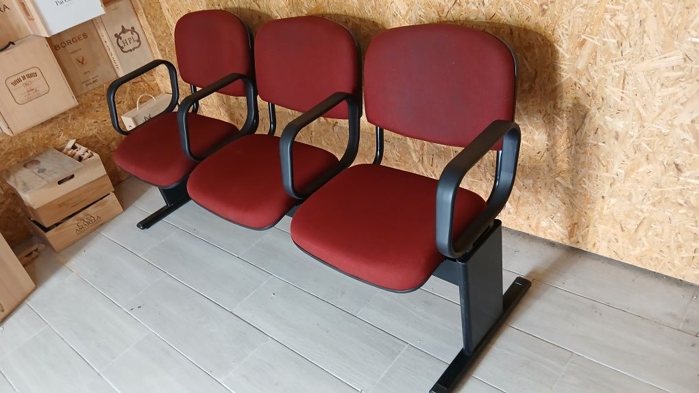 Cadeiras auditório/ reunião /sala de espera/ convivio, de 3 e 4 lugare