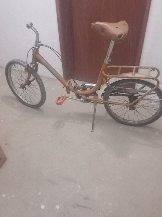 Bicicleta antiga para restauro