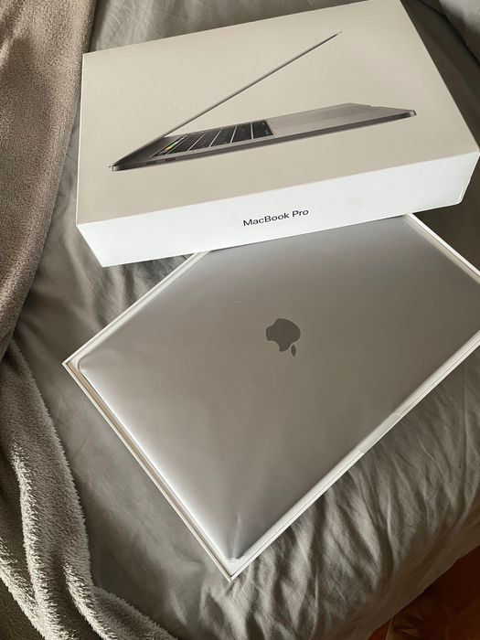 MacBook Pro 15,4" 2017 Touch Bar – i7, 16 GB RAM, 1 TB, bateria nova