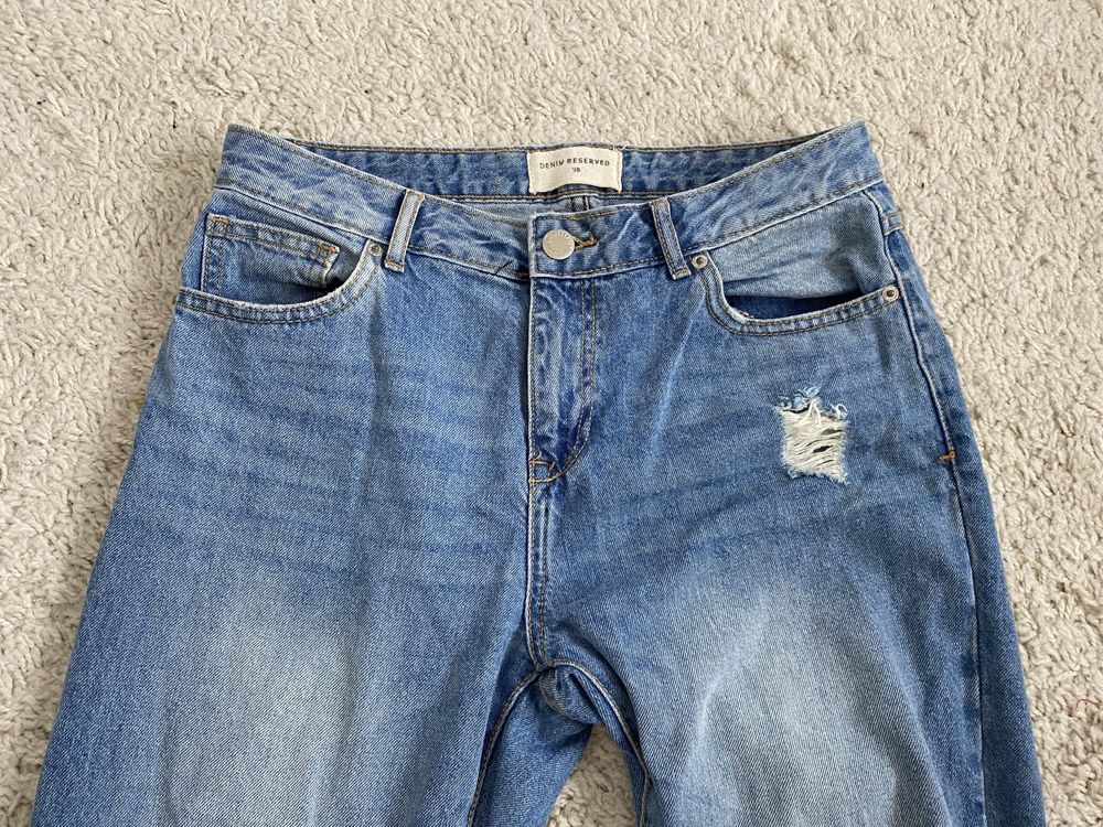Niebieskie dżinsy jeansy boyfriend z dziurami Reserved rozmiar 38 M