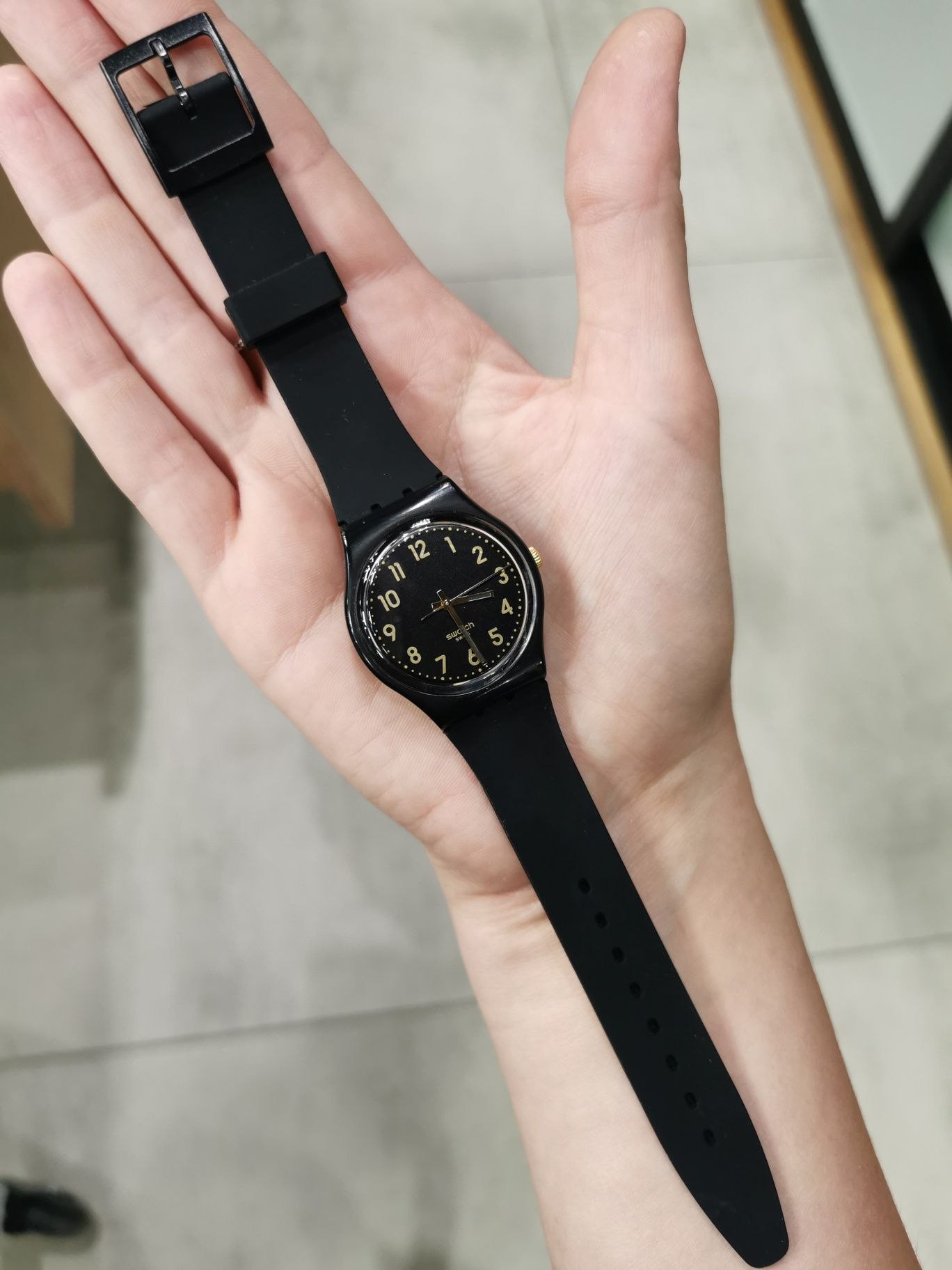 Zegarek swatch gent czarny złote indeksy