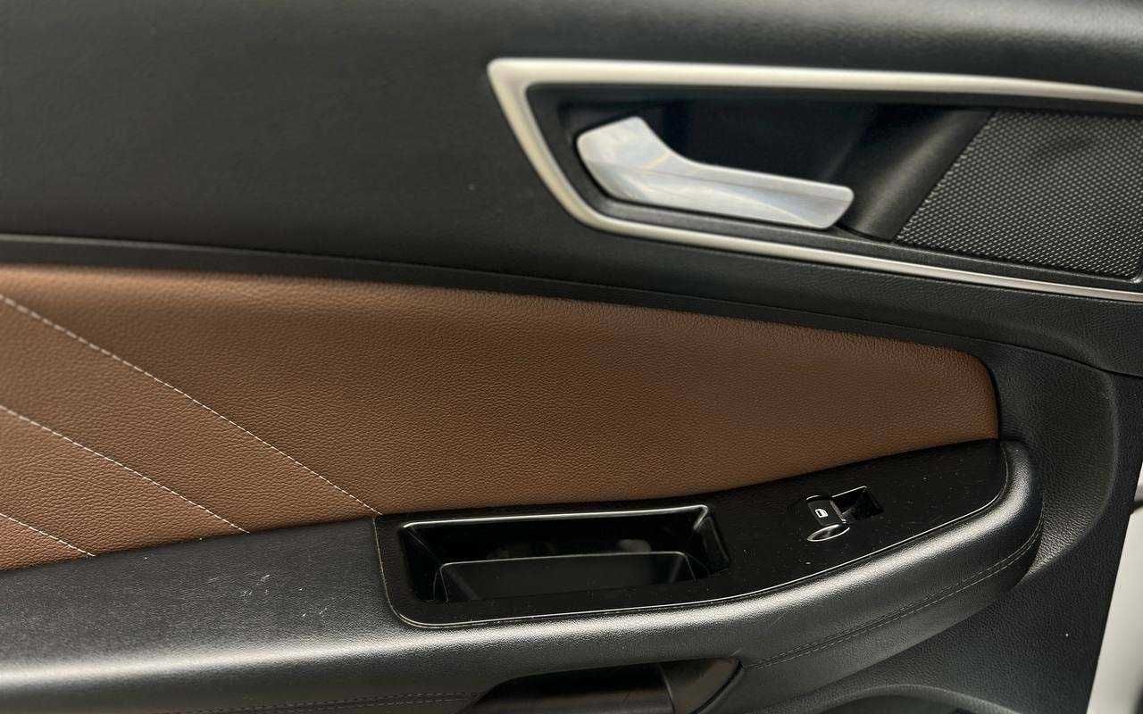 Ford Edge 2016 року