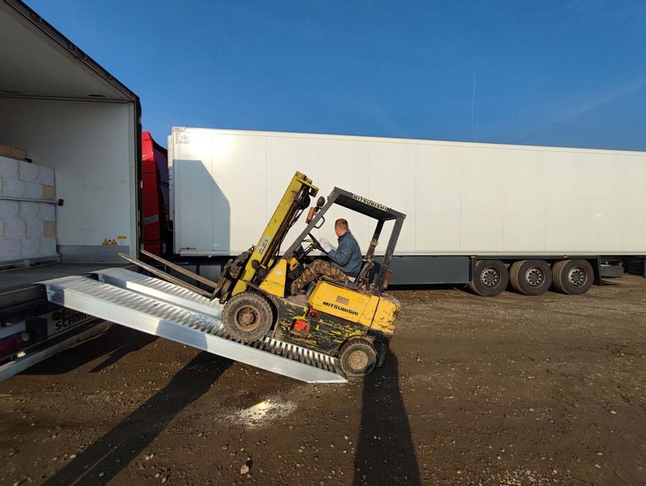 Алюмінієві наїзди ,трапи,апарелі ,спецтехніка