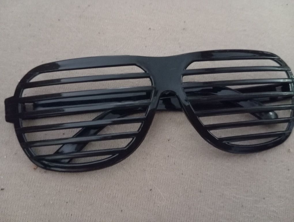 Peruka czarna czepek okulary zestaw imprezowy
