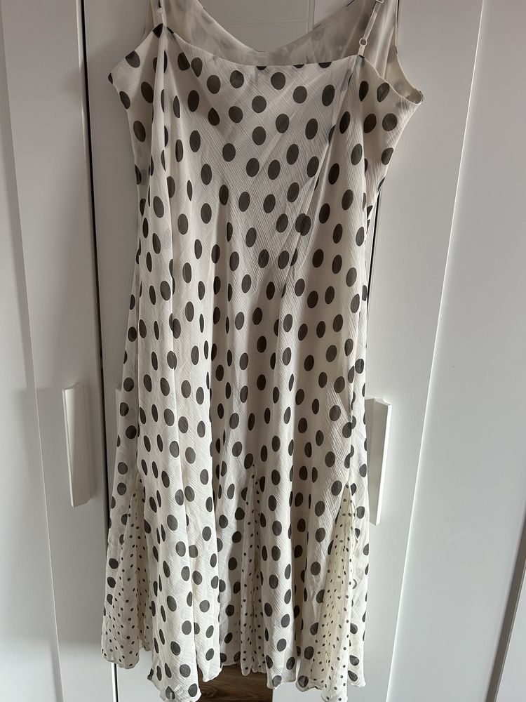 Letnia, zwiewna sukienka w grochy, na ramiączkach rozmiar 46/3XL