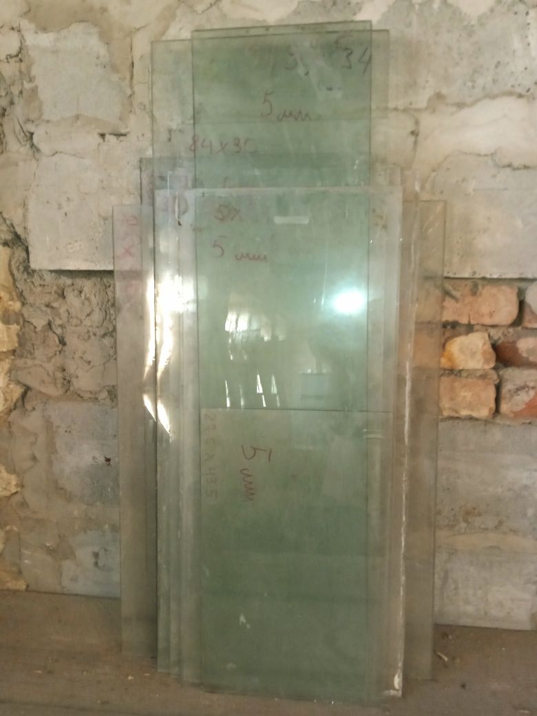 Продам стекла разных размеров
