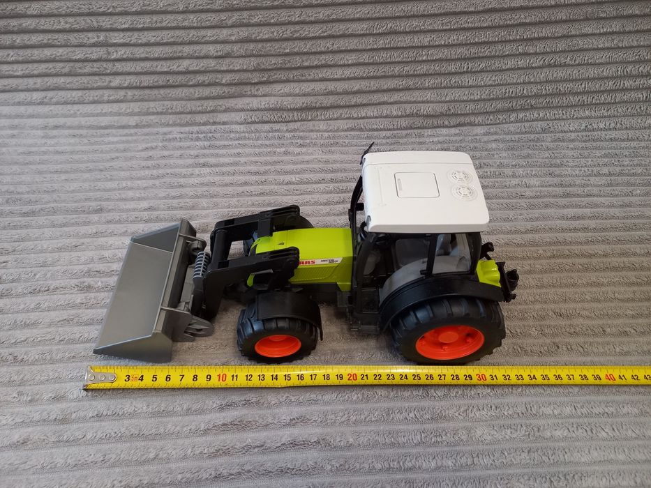 Трактор з ковшем від Bruder