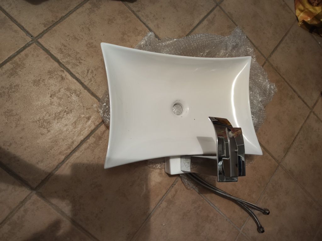 Bacia de WC com torneiras incluida