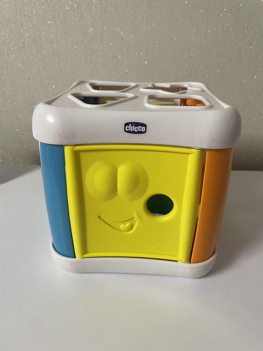 Іграшка-сортер 2 в 1 Chicco “Куб”