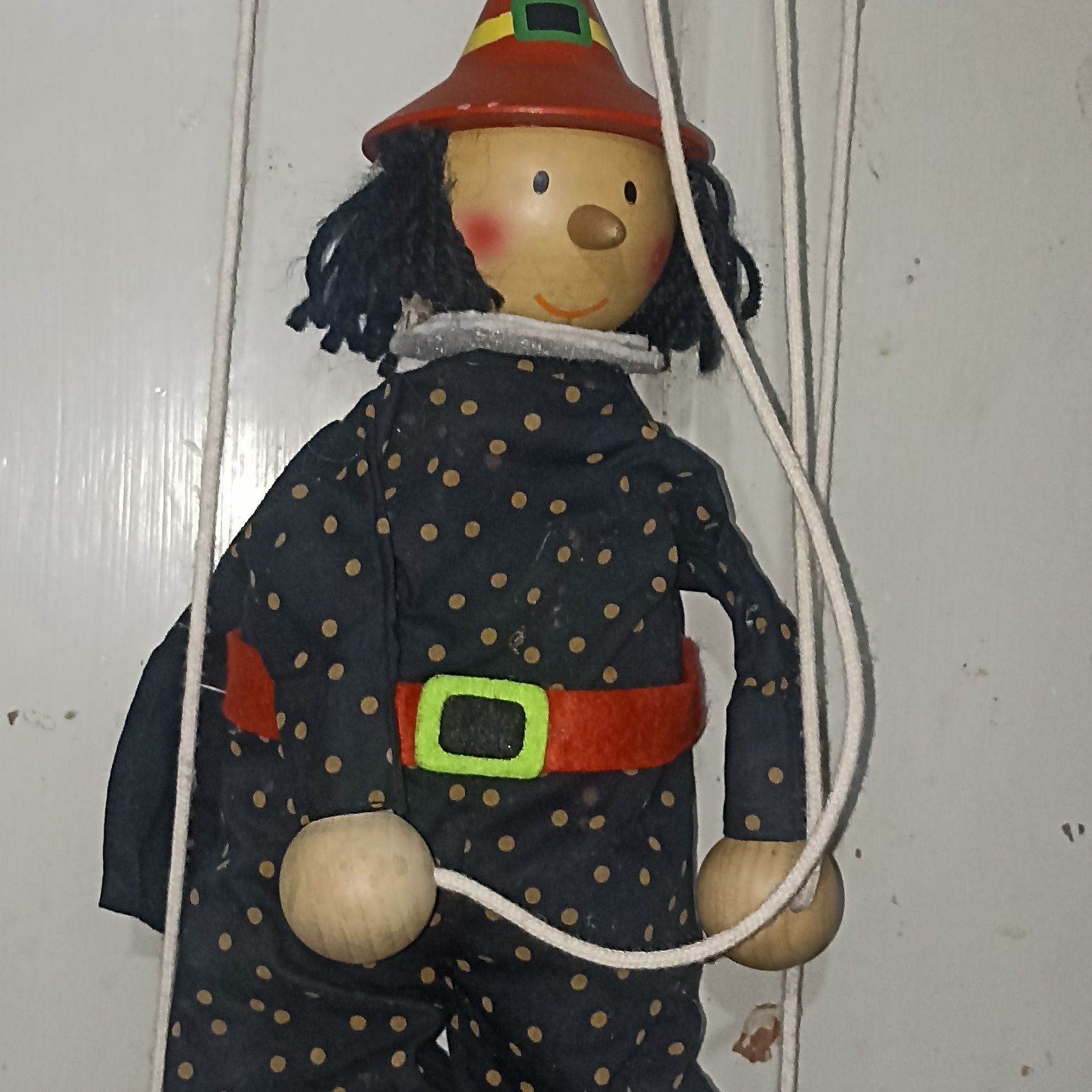 Marionete todo em madeira para crianças pequenas