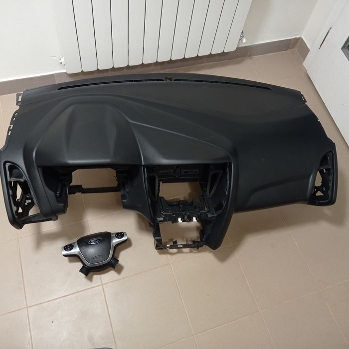 Sprzedam deskę rozdzielczą ford focus mk3