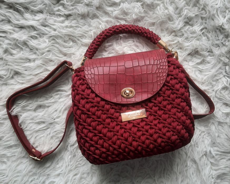 Torebka kuferek handmade bordo wino skóra eko aligator regulowany pase
