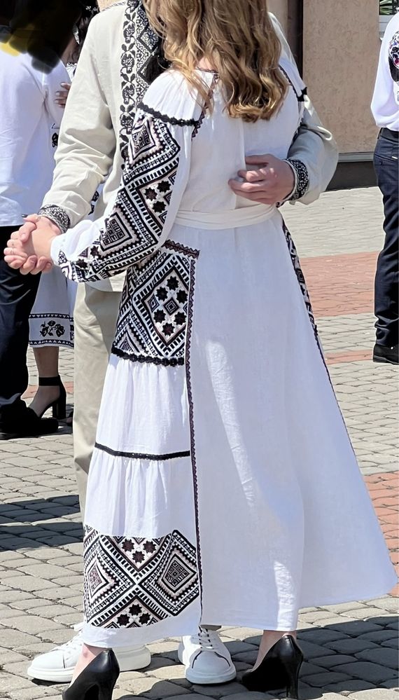 Вишите плаття для урочистостей