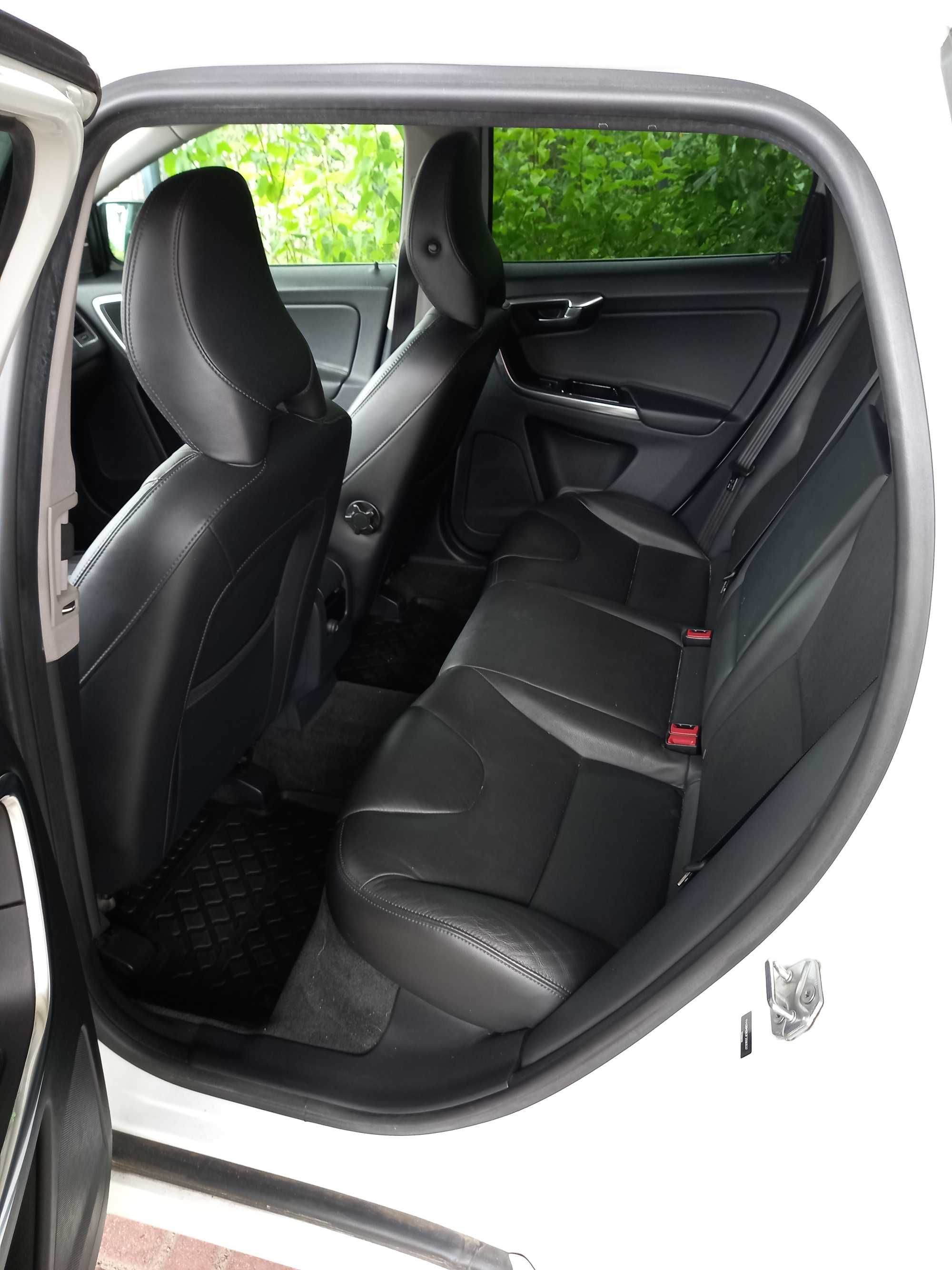 Volvo XC60 T5 2015r biały