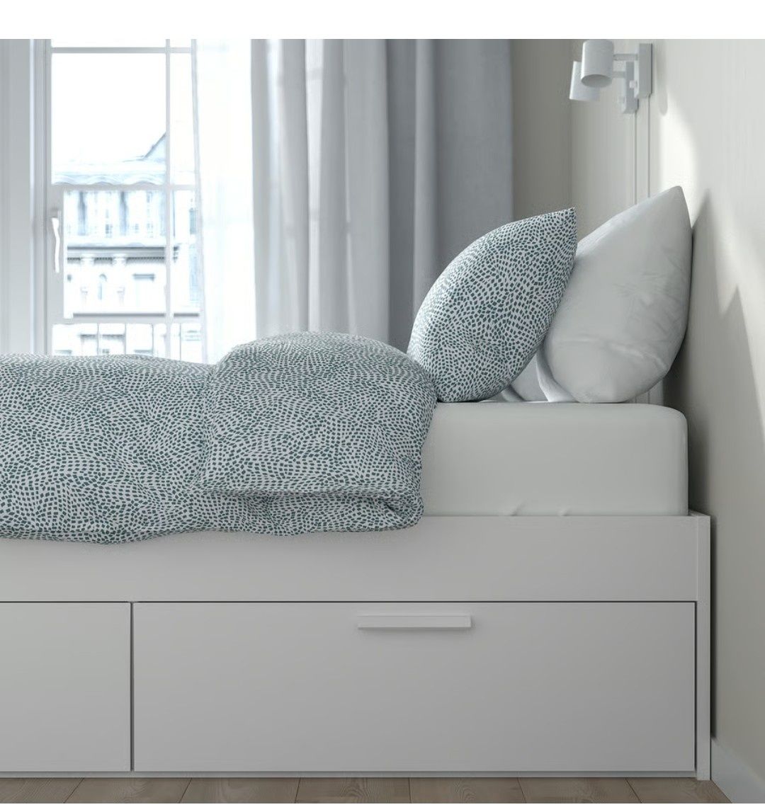 Cama completa IKEA 140 x 200cm em  ótimo estado com colchão!!!