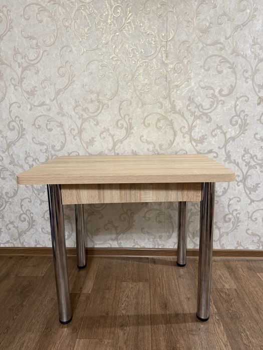 Кухонный стол.