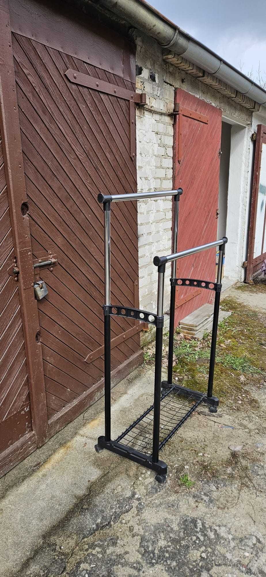 Wieszaki sklepowe na ubrania dwie sztuki