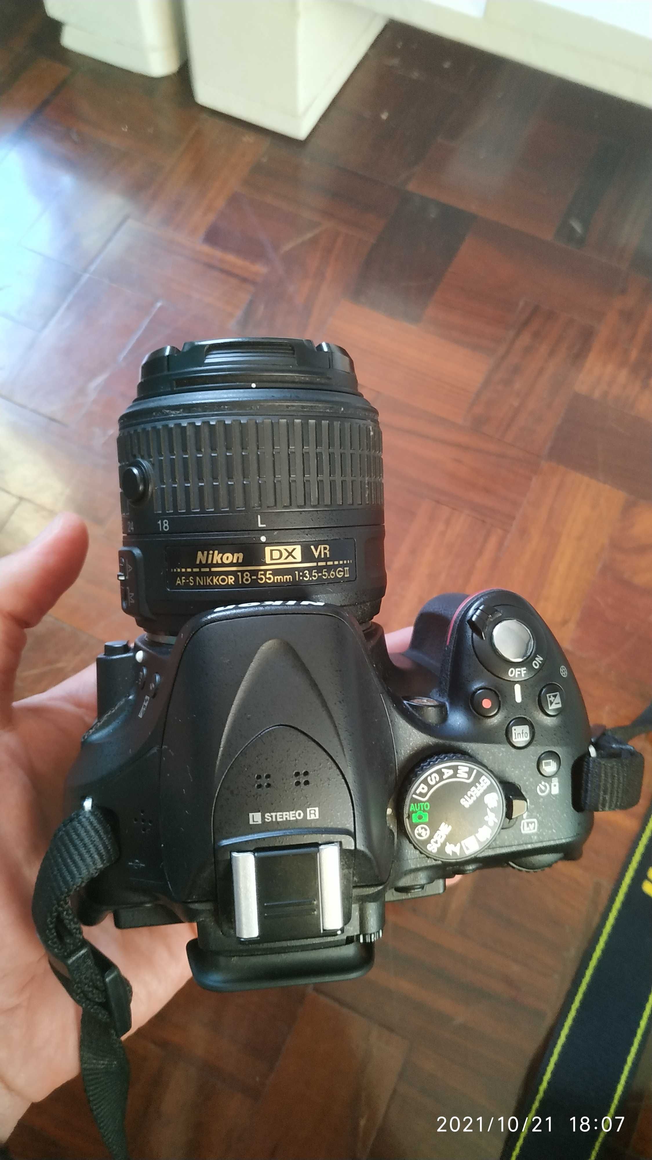 Máquina fotográfica Nikon D5200