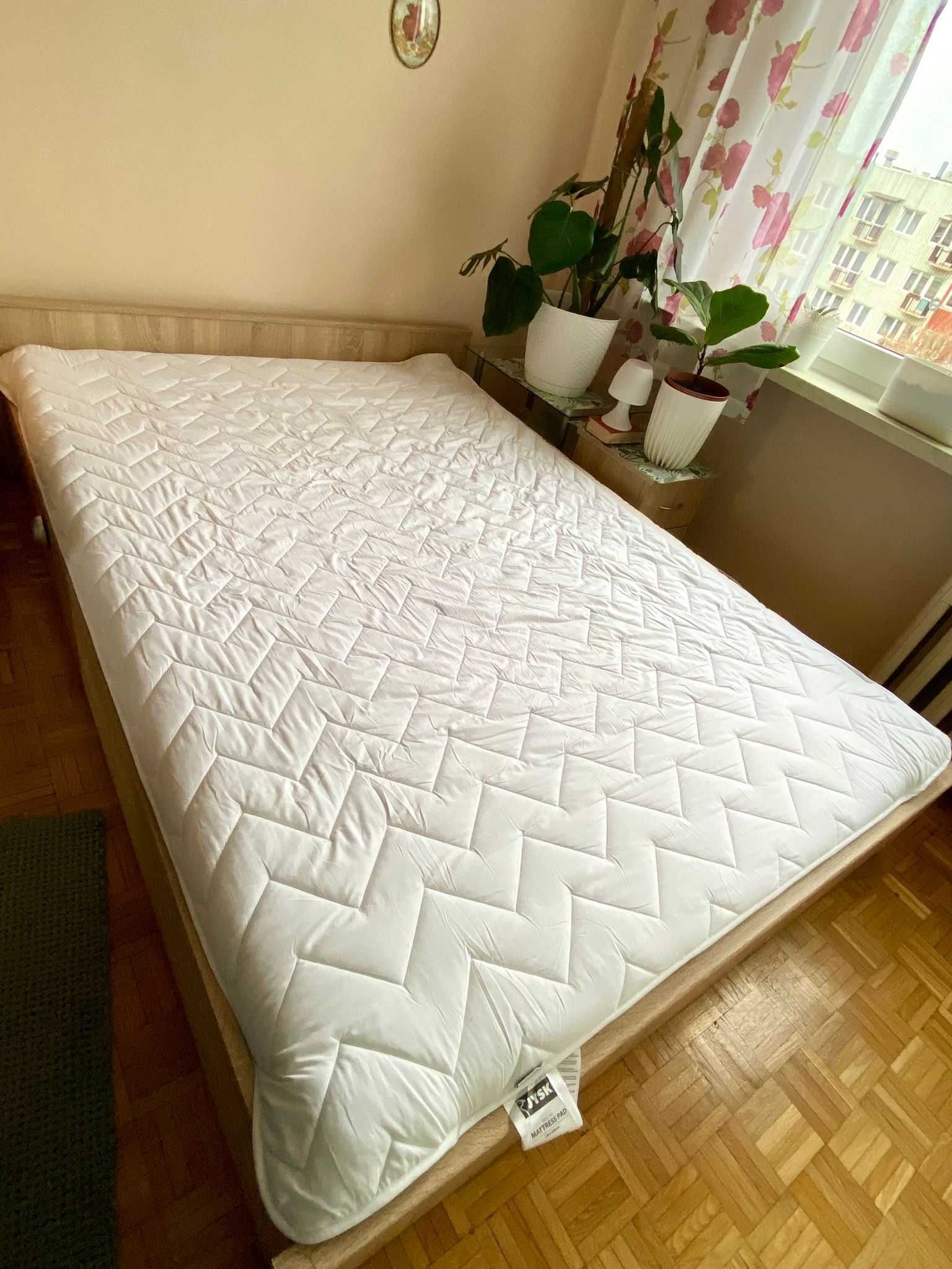 Łóżko z materacem 140x200