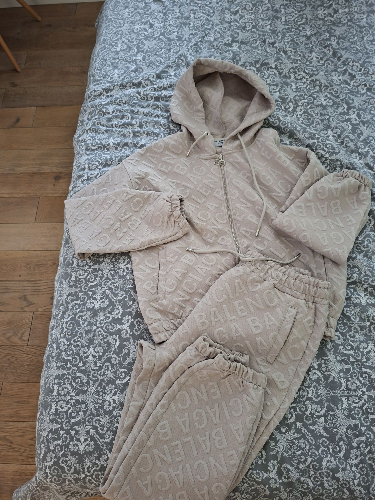 Dres damski beżowy