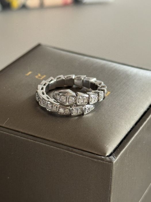Обручка з білого золота з діамантами bulgari serpenti