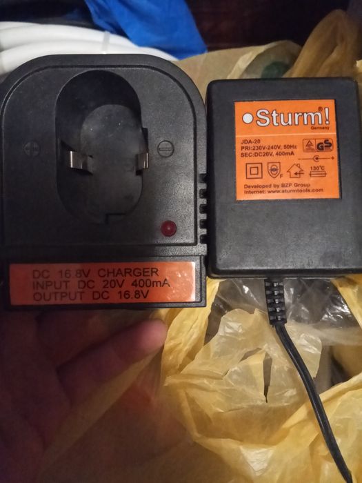 Продам зарядное устройство Sturm