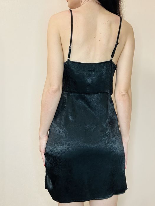Чорна сатинова сукня міні S