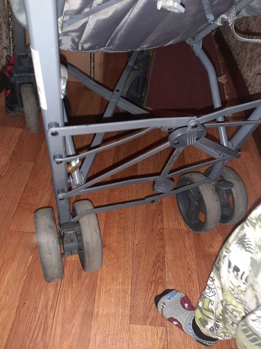 Детская прогулочная коляска