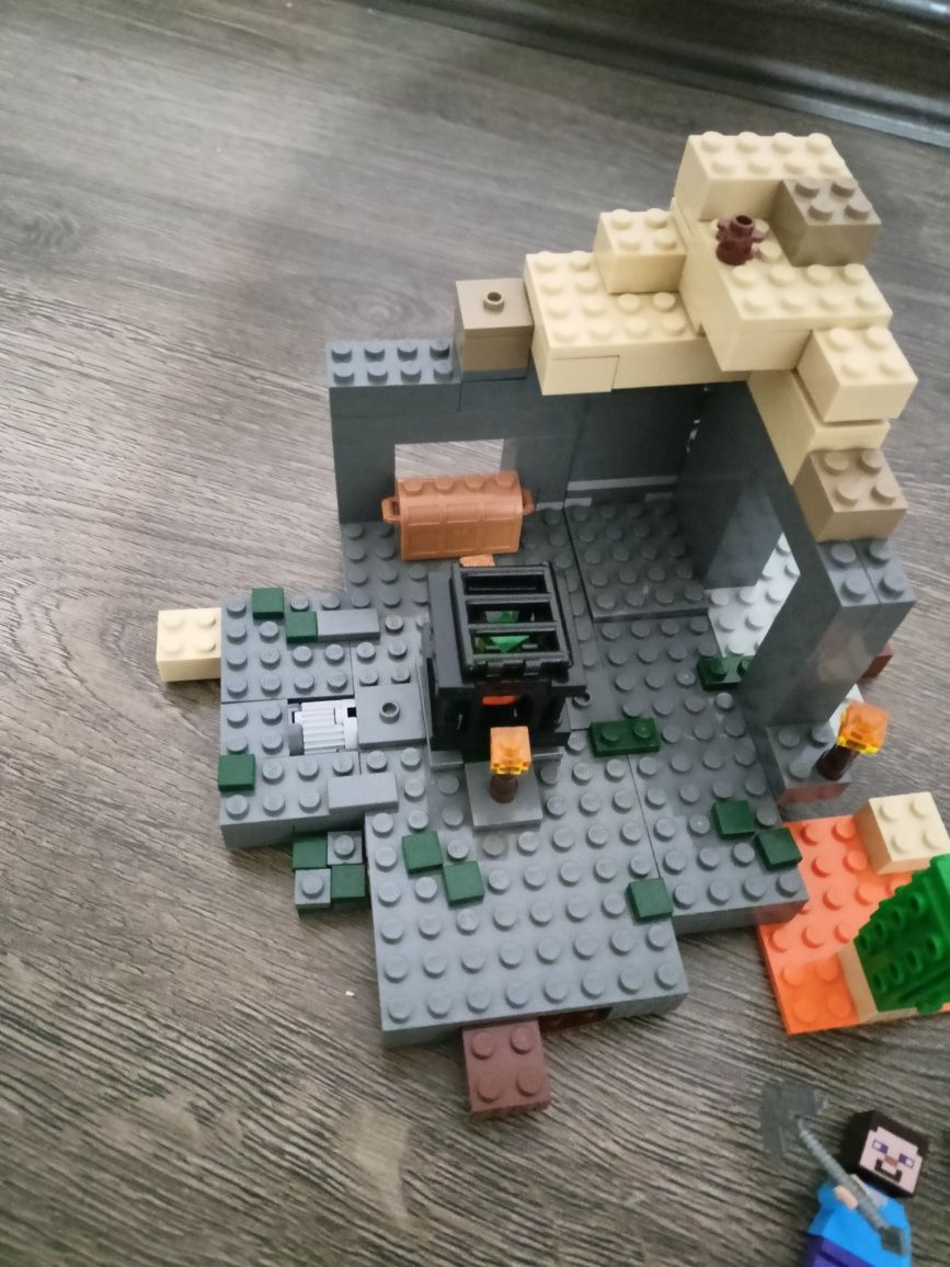 Lego Minecraft 21119 loch jak nowy