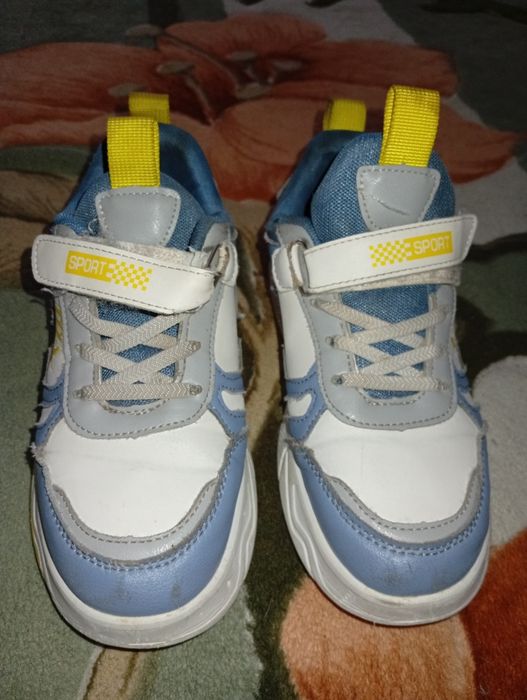 Кросівки дитячі 100грн