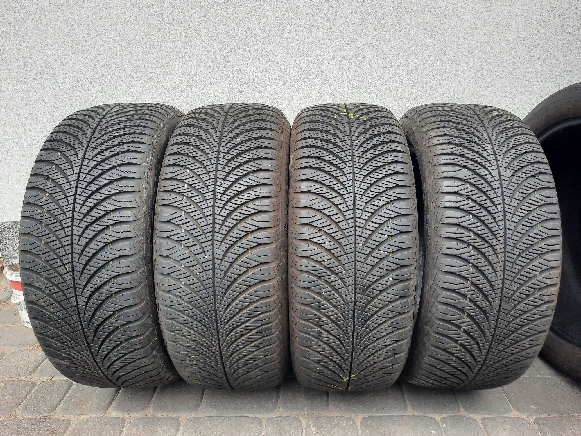 4 opony 195/55 R16 Goodyear Vector4seasosn  8mm