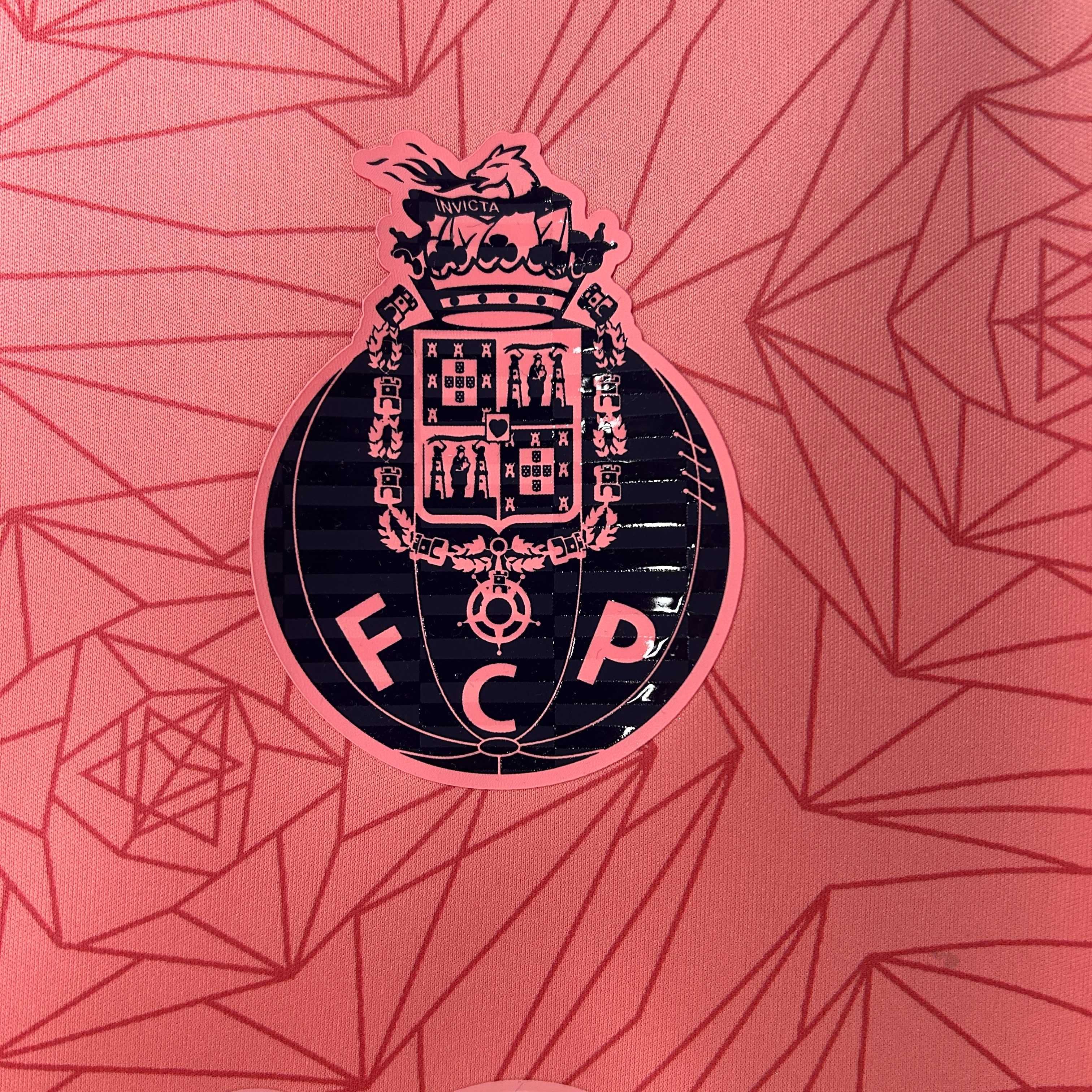 Porto três camisolas da época 25-26
