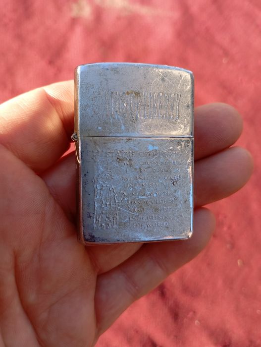 Старинная зажигалка бензиновая