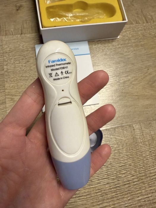 Termometr Famidoc medyczny, pomiar  1 sec, do ucha, czoła, pomieszczeń