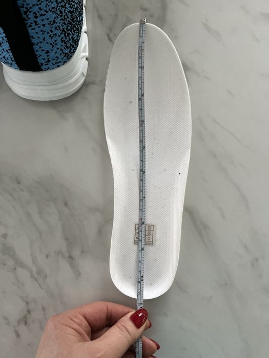 Легкі чоловічі кросівки р. 44