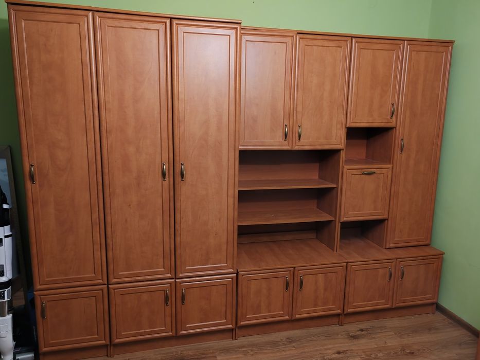 Meble pokojowe w dobrym stanie