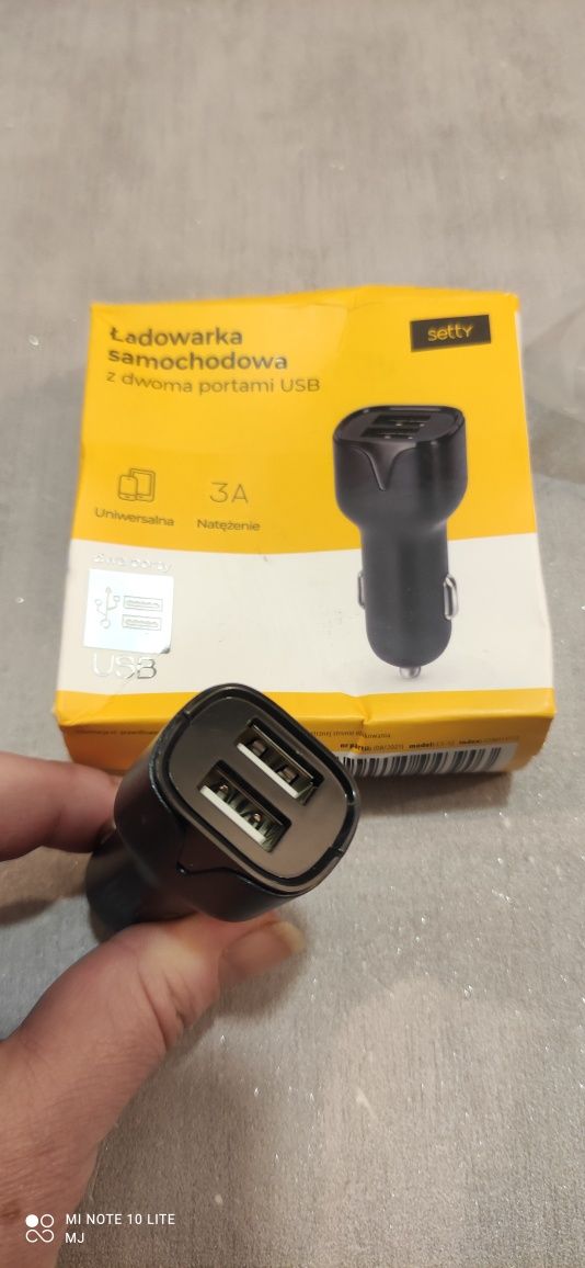 Ładowarka samochodowa i uchwyt magnetyczny