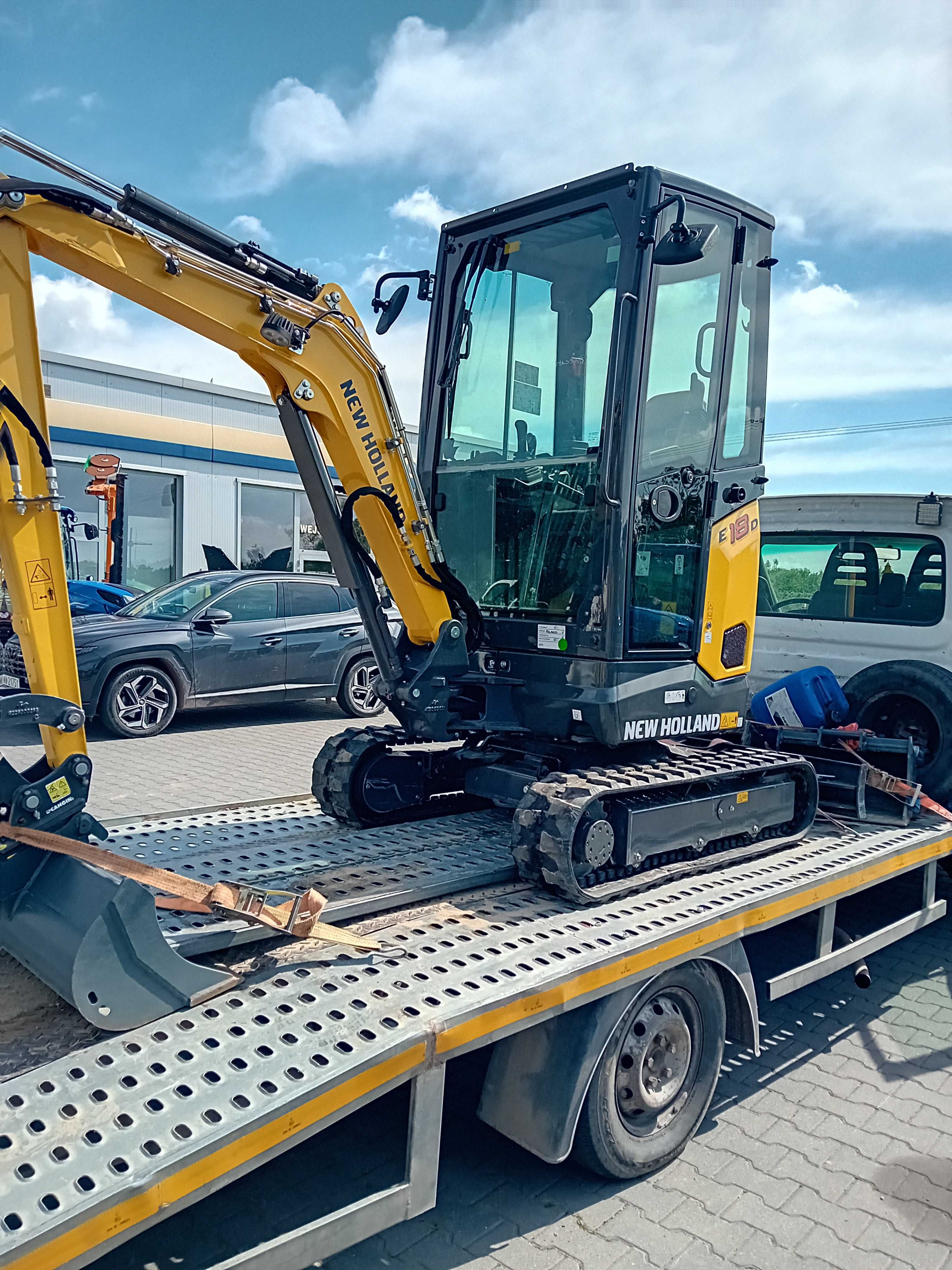 minikoparka w wadze 2 t New Holland E 18 D